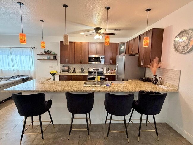 243 SW 5th St in Dania Beach, FL - Building Photo - Building Photo