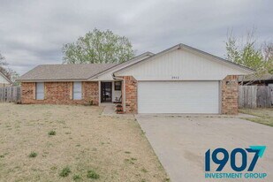 3512 Shannon Dr in Moore, OK - Building Photo