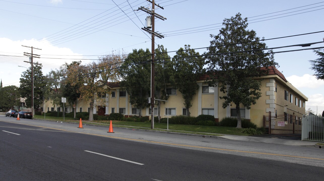 The Canyon Apartments in North Hollywood, CA - Building Photo