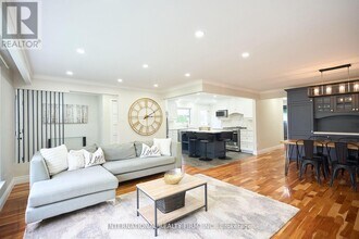 2292 Devon Rd in Oakville, ON - Building Photo - Building Photo