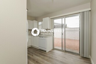 51 Armstrong Cir in Henderson, NV - Building Photo - Building Photo