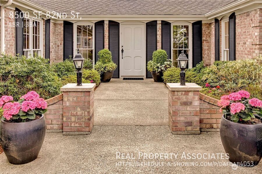 8500 SE 82nd St in Mercer Island, WA - Building Photo