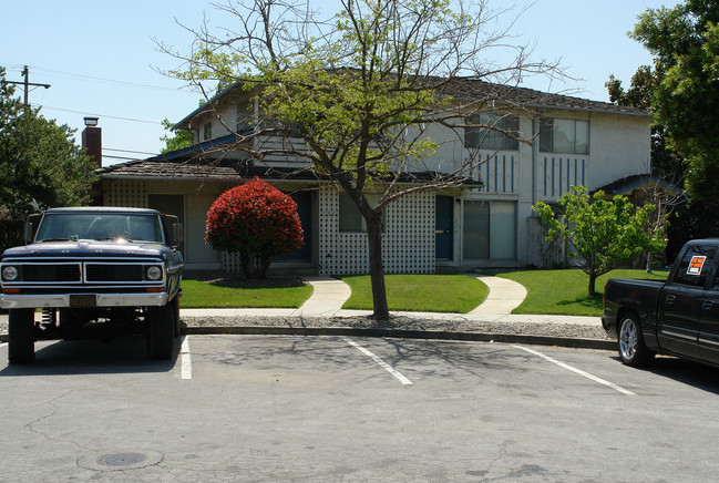 19472 Rosemarie Pl in Cupertino, CA - Building Photo - Building Photo