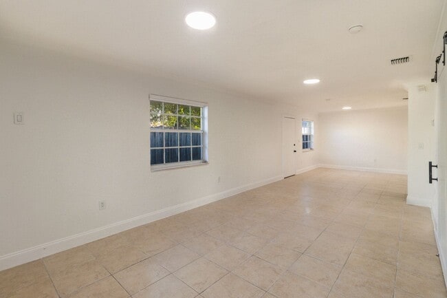 1518 NW 65th St in Miami, FL - Building Photo - Building Photo