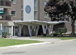 Lido Tower in Hamilton, ON - Building Photo - Building Photo