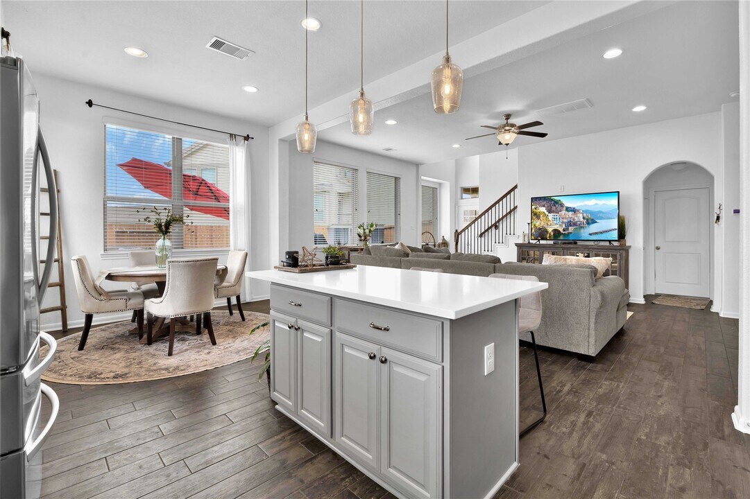 25326 Fallen Acorn Ct in Porter, TX - Foto de edificio