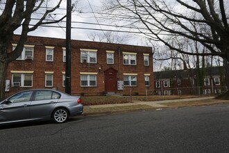 2851 Denver St SE in Washington, DC - Building Photo - Building Photo