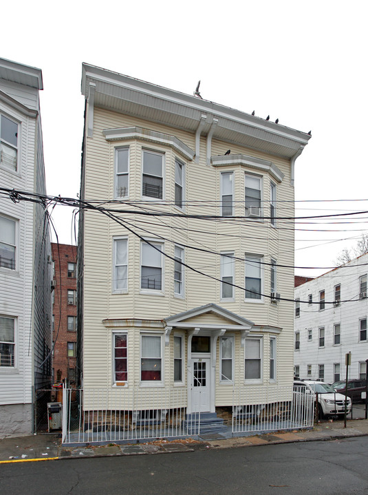 71 Caroline Pl in Yonkers, NY - Building Photo