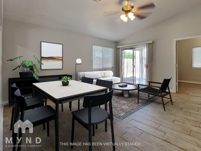 3811 S 74th Dr in Phoenix, AZ - Foto de edificio - Building Photo