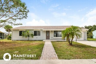 2835 Greendale Rd in North Port, FL - Building Photo