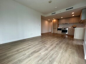 308 Alderson Ave in Coquitlam, BC - Building Photo - Building Photo