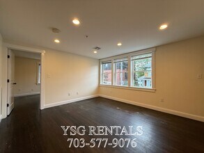 24 Sunset St, Unit Unit 1 in Boston, MA - Foto de edificio - Building Photo