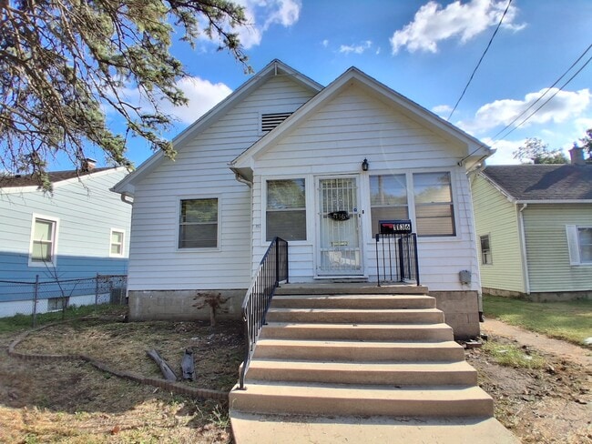 property at 1136 E Seminary St