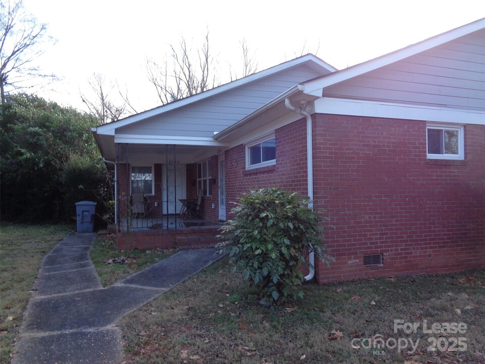 3134 Creighton Dr in Charlotte, NC - Building Photo