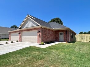 Bradford Drive Duplexes in Tontitown, AR - Building Photo - Building Photo