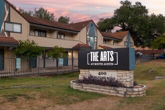The Arts Apts At South Austin in Austin, TX - Foto de edificio - Building Photo
