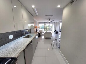 112 Royal Pk Dr in Oakland Park, FL - Building Photo - Building Photo