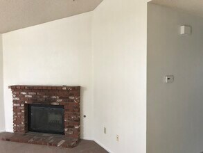 2121 Phlox Ave in Rosamond, CA - Building Photo - Building Photo