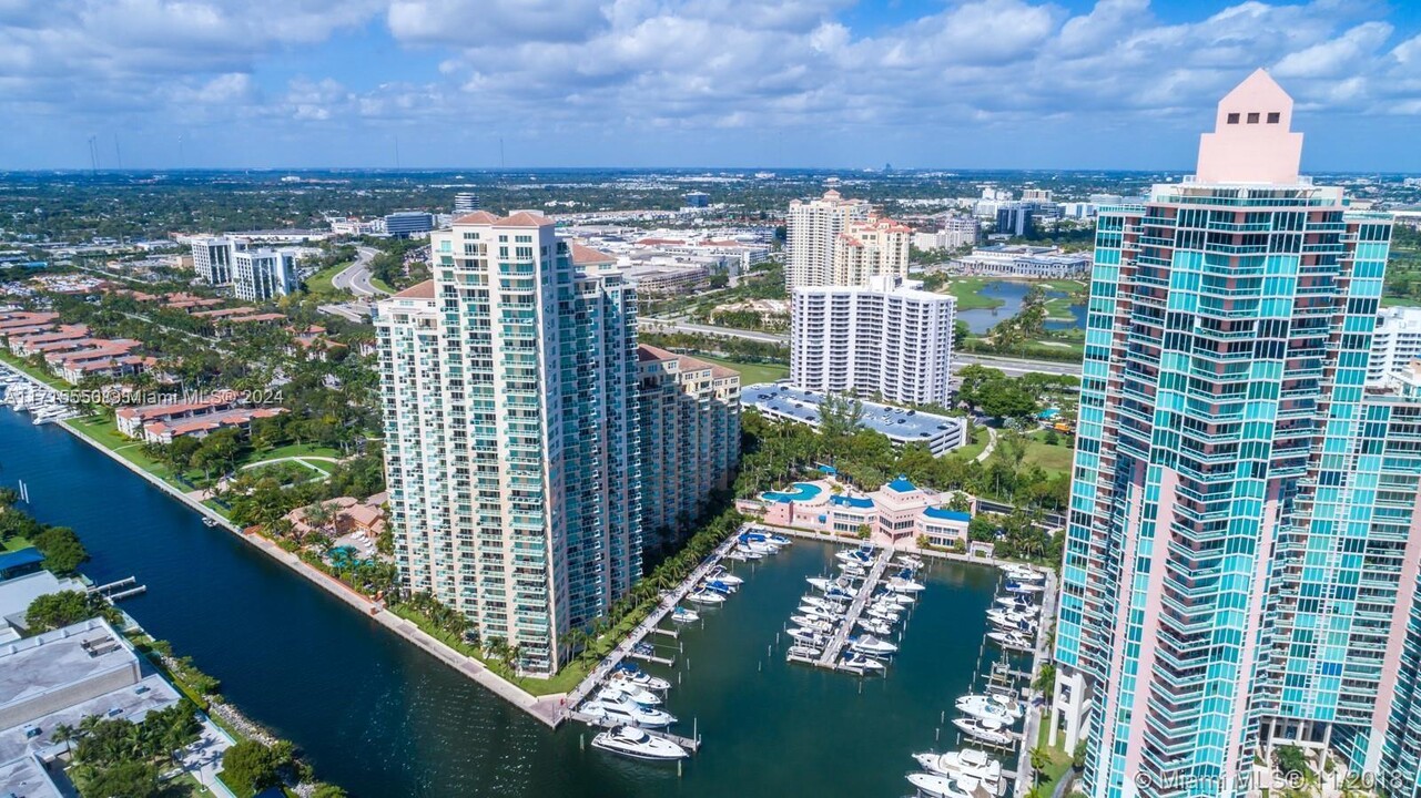 3340 NE 190th St, Unit #1002 GREAT UPDATED 3 BED in Miami, FL - Foto de edificio