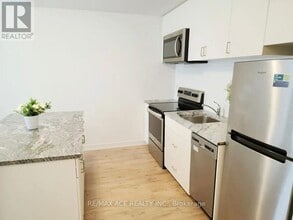 1720 Simcoe St N in Oshawa, ON - Building Photo - Building Photo