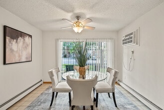 Riverwood Apartments in Kenosha, WI - Building Photo - Building Photo