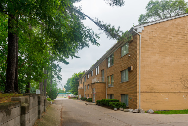 Lakeshore Pointe Apartments in New Baltimore, MI - Building Photo - Building Photo