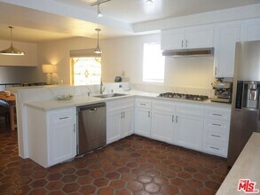 13065 Mindanao Way in Marina Del Rey, CA - Building Photo - Building Photo