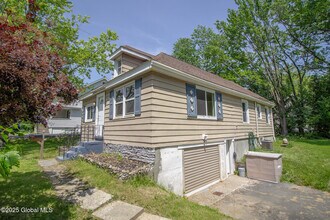 108 Indiana Ave in Rensselaer, NY - Building Photo - Building Photo
