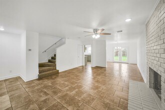 10715 Nobility Dr in Houston, TX - Foto de edificio - Building Photo