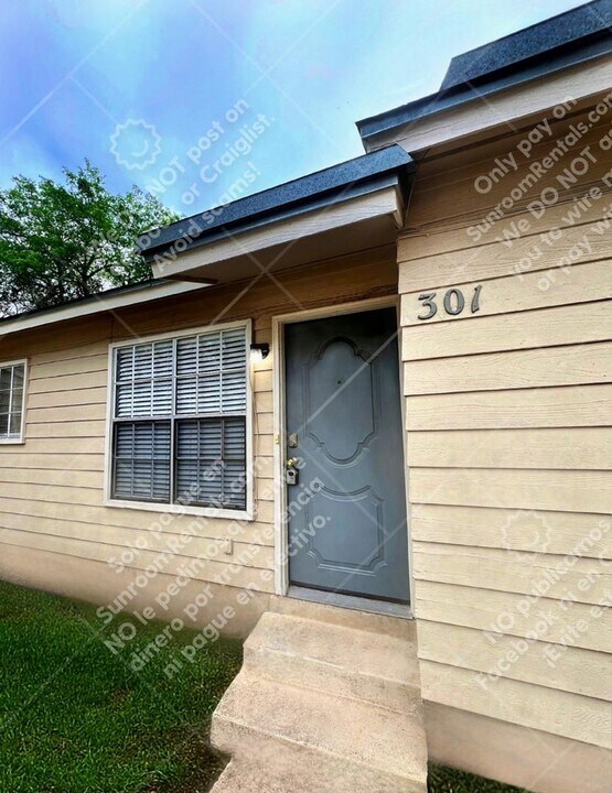 844 E Sunshine Dr in San Antonio, TX - Foto de edificio