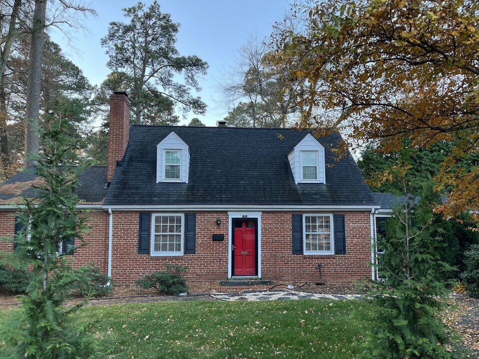 7501 Three Chopt Rd in Richmond, VA - Building Photo