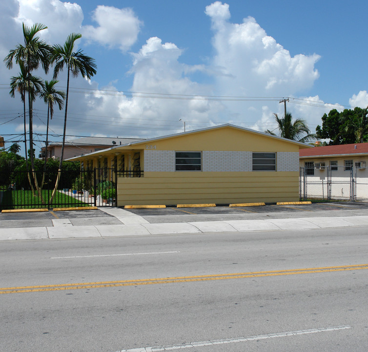 234-238 E 9th St in Hialeah, FL - Building Photo