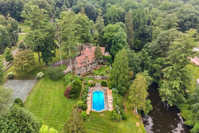 property at 546 Lake Ave