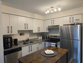635 Secord Blvd NW in Edmonton, AB - Building Photo - Building Photo