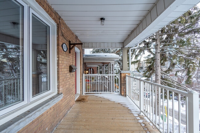 15 Indian Rd Crescent in Toronto, ON - Building Photo - Building Photo