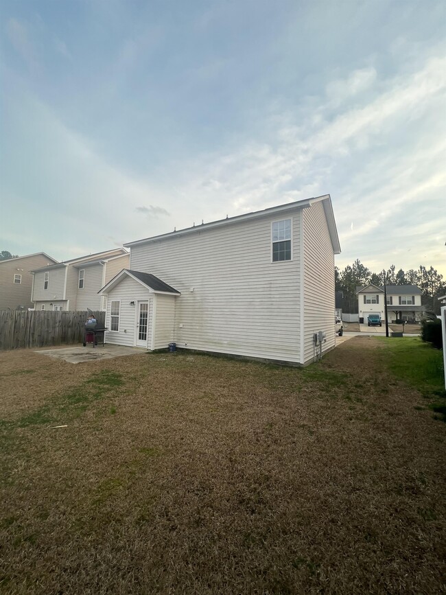 53 Loyalist Rd in Cameron, NC - Foto de edificio - Building Photo