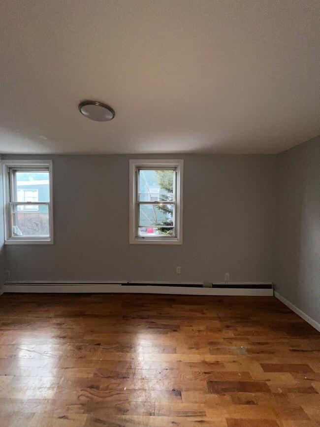 12 Meadow St, Unit 1 in Bayonne, NJ - Building Photo - Building Photo