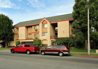 Chestnut Villas Apartments in Santa Ana, CA - Building Photo - Building Photo