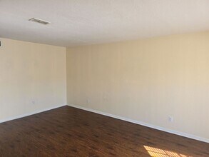 13542 Embassy Park Ct in Dade City, FL - Building Photo - Building Photo