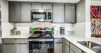 Preslee Apartments in Arlington, TX - Building Photo