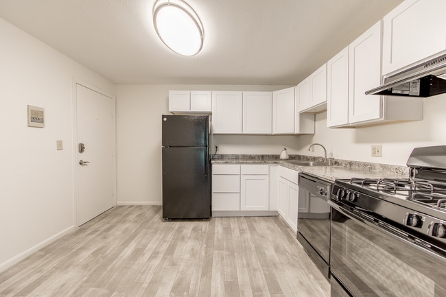 Pheasant Run Apartments in Nashua, NH - Foto de edificio - Building Photo