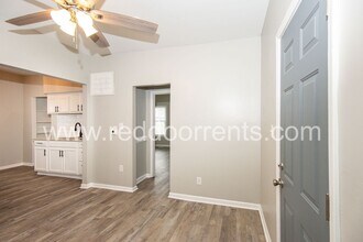 1329 E Market St in Indianapolis, IN - Foto de edificio - Building Photo