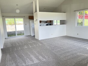 1095 Maohu St in Makawao, HI - Building Photo - Building Photo