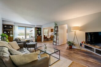 16450 Dane Ct E in Brookfield, WI - Building Photo - Building Photo