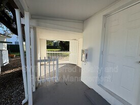 911 NW 62 Ave in Hollywood, FL - Building Photo