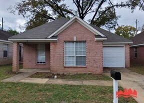 3035 Meadows Ln in Memphis, TN - Building Photo