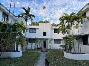1895 SW 22nd St in Miami, FL - Building Photo - Building Photo