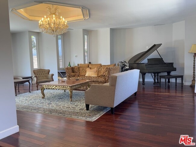 property at 911 Teakwood Rd