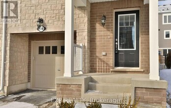 116 Hibiscus Ln in Hamilton, ON - Building Photo - Building Photo