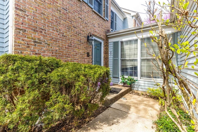 851 Sutton Ct in Lincolnshire, IL - Building Photo - Building Photo
